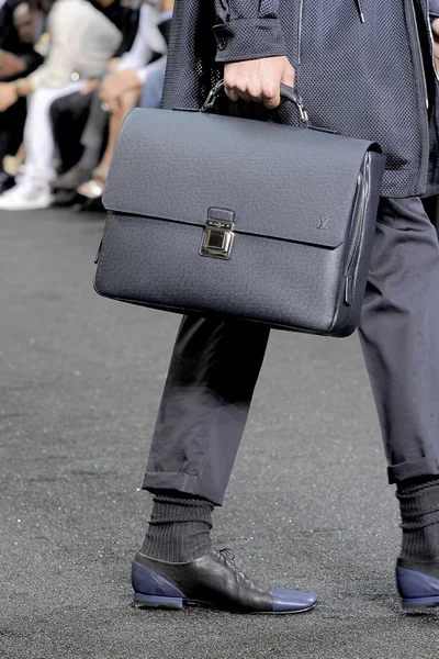 Look 28